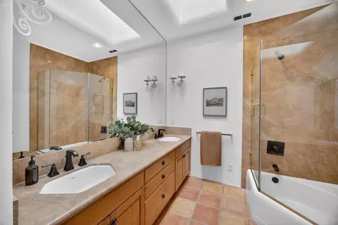 Bath - 6340 Rio Bonito Dr, Carmichael, CA 95608 photo 1 of 4