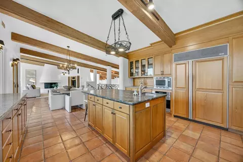 Kitchen - 6340 Rio Bonito Dr, Carmichael, CA 95608 photo 4 of 6