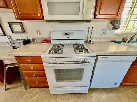 Kitchen - 4812 Mahi Mahi Dr, Modesto, CA 95357 photo 6 of 7