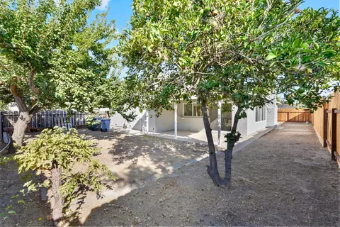 Exterior - 2300 Dels Ln, Turlock, CA 95382 photo 8 of 8