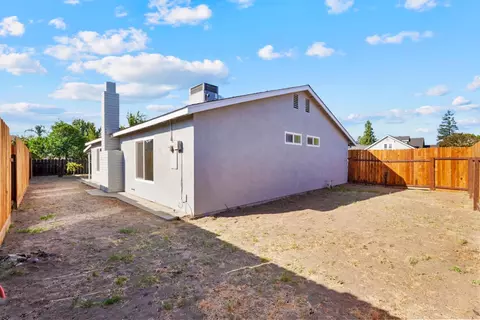 Exterior - 2300 Dels Ln, Turlock, CA 95382 photo 6 of 8