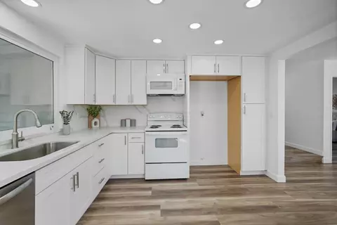 Kitchen - 2300 Dels Ln, Turlock, CA 95382 photo 2 of 3