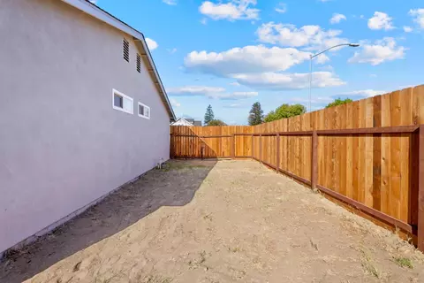 Exterior - 2300 Dels Ln, Turlock, CA 95382 photo 7 of 8