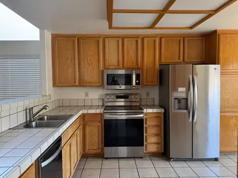 Kitchen - 4004 Shiprock Dr, Modesto, CA 95355 photo 4 of 6