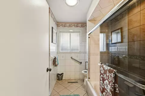 Bath - 1110 V St, Merced, CA 95341 photo 3 of 9