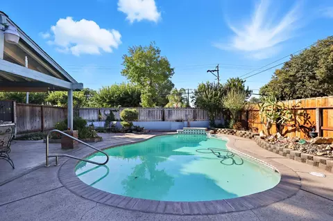 Exterior - 1110 V St, Merced, CA 95341 photo 6 of 10