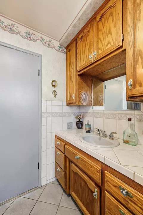 Bath - 1110 V St, Merced, CA 95341 photo 6 of 9