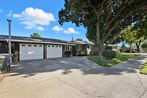 Exterior - 1110 V St, Merced, CA 95341 photo 5 of 10