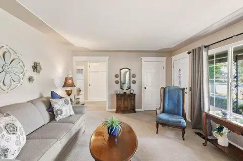 Entry Way - 1110 V St, Merced, CA 95341 photo 1 of 4