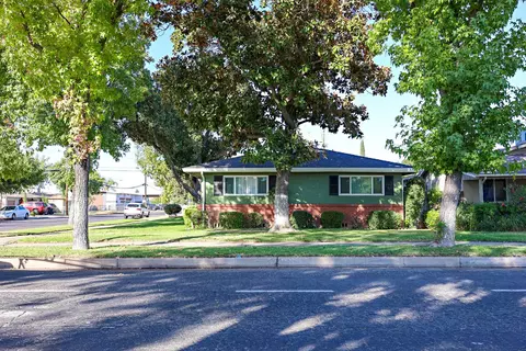 Exterior - 1110 V St, Merced, CA 95341 photo 4 of 10