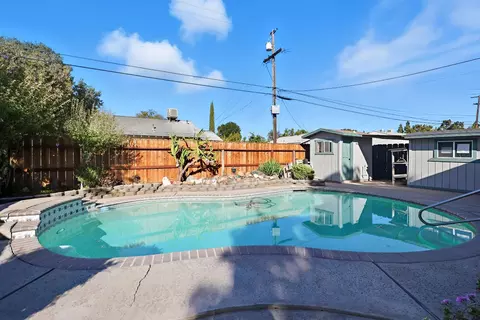 Exterior - 1110 V St, Merced, CA 95341 photo 8 of 10