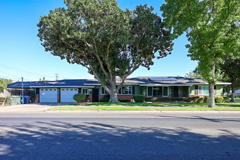 1110 V St, Merced, CA 95341 photo 1