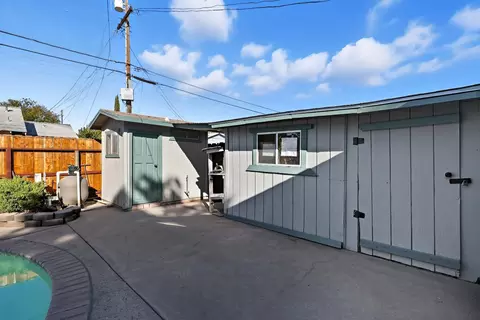 Exterior - 1110 V St, Merced, CA 95341 photo 9 of 10