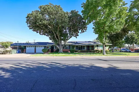Exterior - 1110 V St, Merced, CA 95341 photo 2 of 10