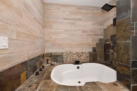 Bath - 210 Elysian Pl, Grass Valley, CA 95945 photo 3 of 4