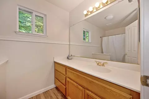 Bath - 210 Elysian Pl, Grass Valley, CA 95945 photo 4 of 4