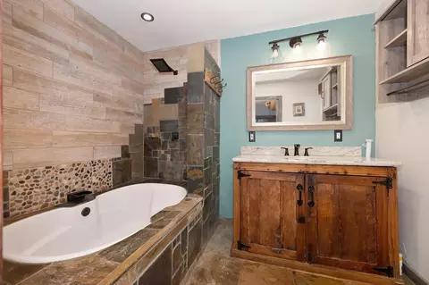 Bath - 210 Elysian Pl, Grass Valley, CA 95945 photo 2 of 4