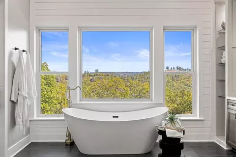 Bath - 14874 Surrey Junction Ln, Sutter Creek, CA 95685 photo 5 of 18