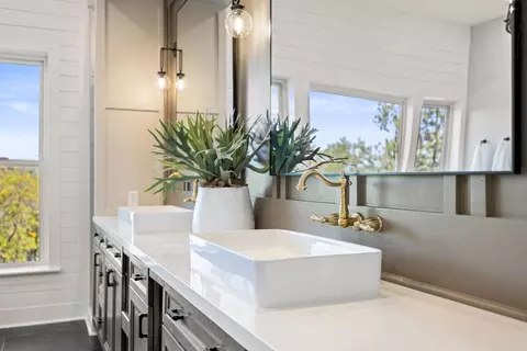 Bath - 14874 Surrey Junction Ln, Sutter Creek, CA 95685 photo 12 of 18