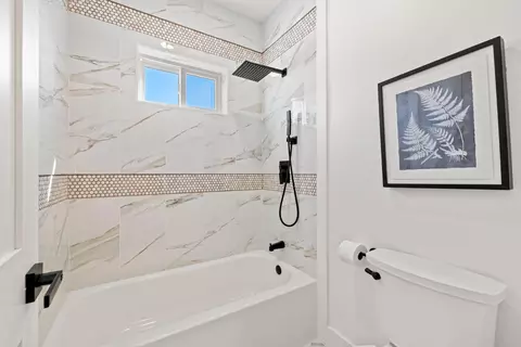 Bath - 14874 Surrey Junction Ln, Sutter Creek, CA 95685 photo 16 of 18