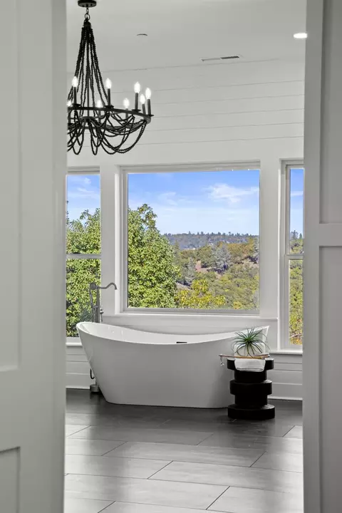 Bath - 14874 Surrey Junction Ln, Sutter Creek, CA 95685 photo 9 of 18