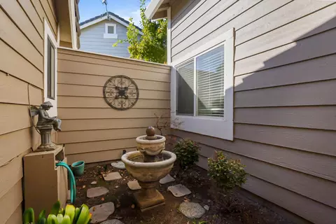 Exterior - 2344 St Lawrence Ln, Modesto, CA 95356 photo 4 of 8