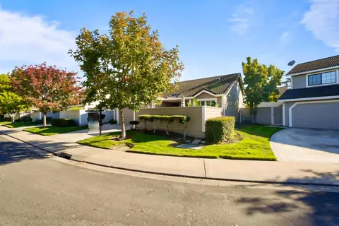 Exterior - 2344 St Lawrence Ln, Modesto, CA 95356 photo 2 of 8