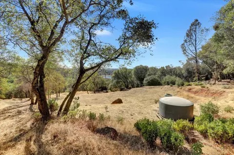 12920 Woodlake Rd, Grass Valley, CA 95949