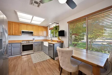 Kitchen - 2030 Meadow Mist Ct, Elverta, CA 95626 photo 2 of 3