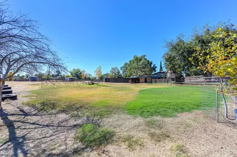 Exterior - 2030 Meadow Mist Ct, Elverta, CA 95626 photo 15 of 20