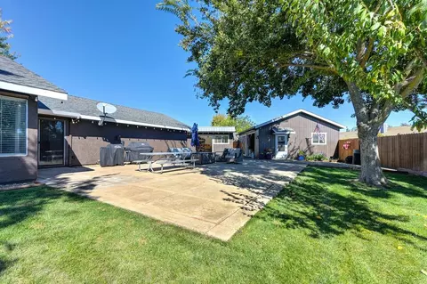 Exterior - 2030 Meadow Mist Ct, Elverta, CA 95626 photo 10 of 20