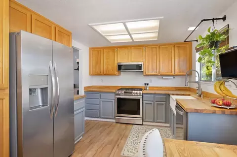 Kitchen - 2030 Meadow Mist Ct, Elverta, CA 95626 photo 3 of 3