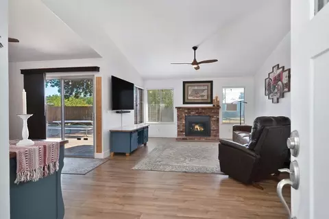 Entry Way - 2030 Meadow Mist Ct, Elverta, CA 95626 photo 1 of 2