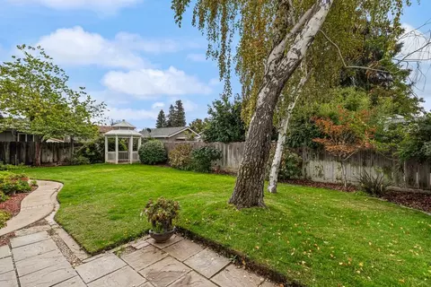Exterior - 244 California St, Ripon, CA 95366 photo 6 of 9