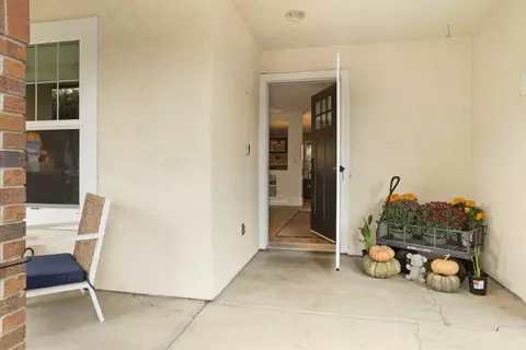 Entry Way - 443 Glenbriar Cir, Tracy, CA 95377 photo 1 of 4