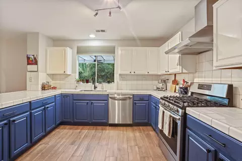 Kitchen - 443 Glenbriar Cir, Tracy, CA 95377 photo 5 of 7