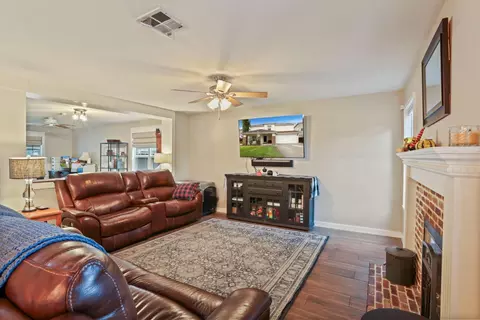 Living - 443 Glenbriar Cir, Tracy, CA 95377 photo 1 of 2