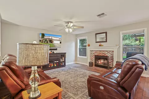 Living - 443 Glenbriar Cir, Tracy, CA 95377 photo 2 of 2