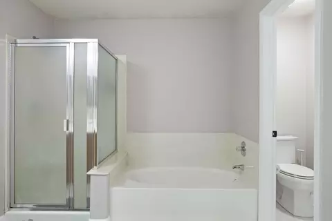 Bath - 443 Glenbriar Cir, Tracy, CA 95377 photo 3 of 6