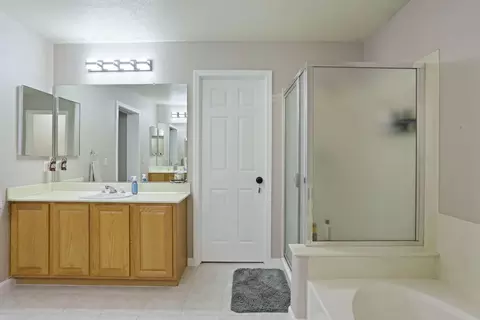 Bath - 443 Glenbriar Cir, Tracy, CA 95377 photo 6 of 6