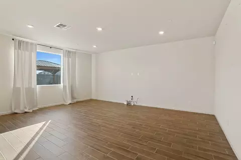 Living - 2004 Ravine Ln, Manteca, CA 95337 photo 1 of 1