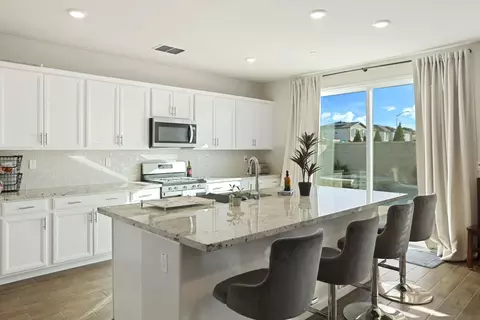 Kitchen - 2004 Ravine Ln, Manteca, CA 95337 photo 2 of 3