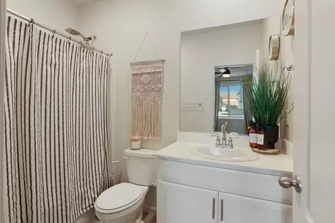 Bath - 2004 Ravine Ln, Manteca, CA 95337 photo 1 of 4