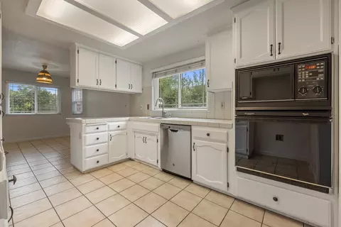 1940 N Berkeley Ave, Turlock, CA 95382 photo 10