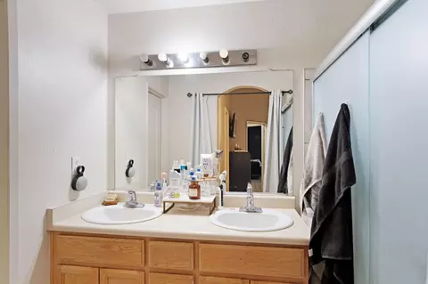 Bath - 2136 W Chesler St, Merced, CA 95348 photo 2 of 2