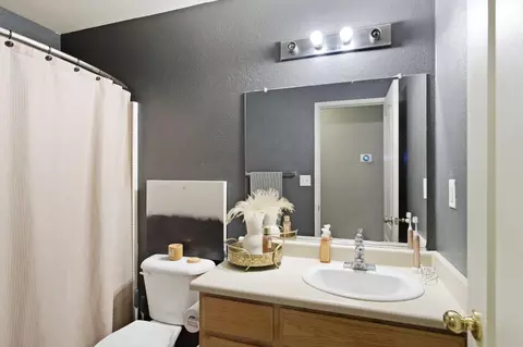Bath - 2136 W Chesler St, Merced, CA 95348 photo 1 of 2