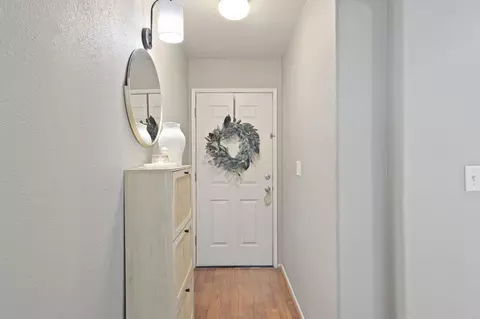 Entry Way - 2136 W Chesler St, Merced, CA 95348 photo 1 of 3