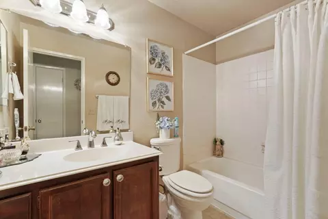 Bath - 1623 Sutter Ln, Lodi, CA 95240 photo 1 of 2