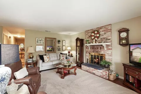 Living - 1623 Sutter Ln, Lodi, CA 95240 photo 2 of 6