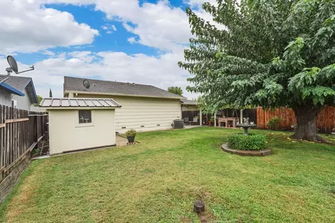 Exterior - 1623 Sutter Ln, Lodi, CA 95240 photo 8 of 11